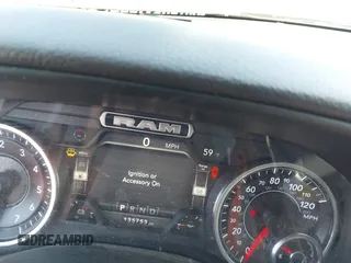 2019 Ram 1500 Big Horn z VIN 1C6RRFFG5KN803260, wystawiony jako IAAI lot #41847656 z przebiegiem 135 753 mil mil oraz . Historia ofert i sprzedaży dostępna na DreamBid. Obrazek 7.