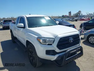 2017 Toyota Tacoma SR z VIN 5TFRX5GN8HX102277, wystawiony jako IAAI lot #42194963 z przebiegiem 109 845 mil mil oraz . Historia ofert i sprzedaży dostępna na DreamBid. Obrazek 1.