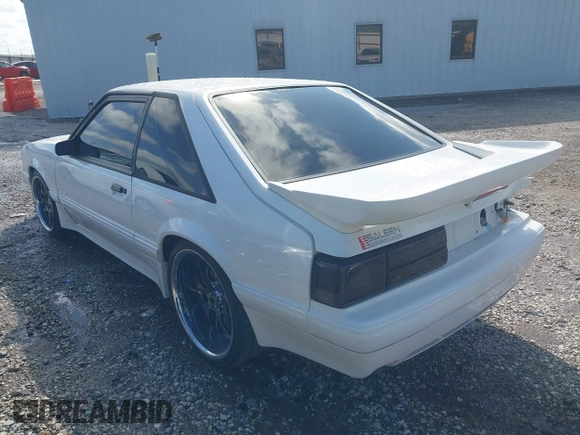 1989 Ford Mustang z VIN 1FABP41E1KF170203, wystawiony jako IAAI lot #42167685 z przebiegiem 91 032 mil mil oraz . Historia ofert i sprzedaży dostępna na DreamBid. Obrazek 3.