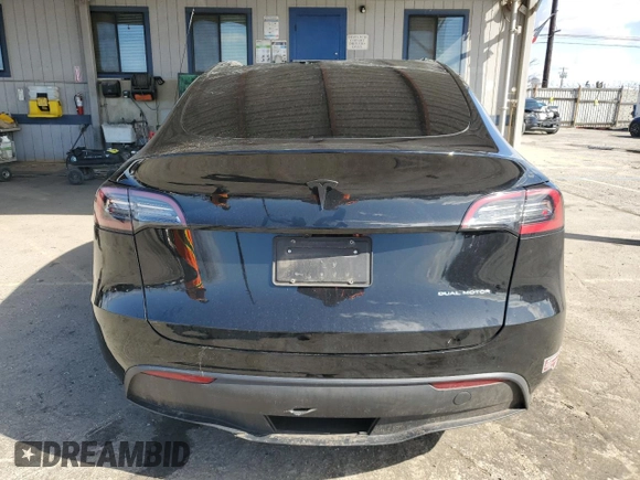 2024 Tesla Model Y Long Range z VIN 7SAYGDEE1RA247973, wystawiony jako Copart lot #45679205 z przebiegiem 22 739 mil mil oraz Szkoda całkowita • Salvage title. Historia ofert i sprzedaży dostępna na DreamBid. Obrazek 6.