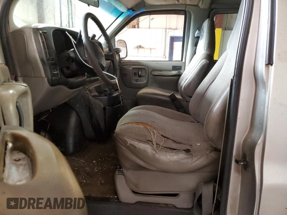 2001 Chevrolet Express with VIN 1GAHG39R611205912, listed as a Copart auction lot 49176265 with 375,645 mi miles and Salvage Title. Bid and sale history available at carsss.com. Image 7.