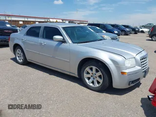2006 Chrysler 300 Touring z VIN 2C3KA53G56H388511, wystawiony jako IAAI lot #42420697 z przebiegiem 98 783 mil mil oraz . Historia ofert i sprzedaży dostępna na DreamBid. Obrazek 1.