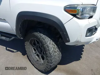 2017 Toyota Tacoma SR5 z VIN 3TMCZ5AN7HM095515, wystawiony jako IAAI lot #42150909 z przebiegiem 70 603 mil mil oraz . Historia ofert i sprzedaży dostępna na DreamBid. Obrazek 6.