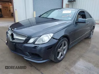 2010 Mercedes-Benz E 550 with VIN WDDKJ7CB9AF037399, listed as a IAAI auction lot 42108170 with 177,557 mi miles and . Bid and sale history available at carsss.com. Image 2.