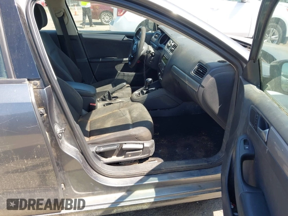 2015 Volkswagen Jetta SE with VIN 3VWD17AJ9FM208976, listed as a IAAI auction lot 42572374 with 259,993 mi miles and . Bid and sale history available at DreamBid. Image 5.