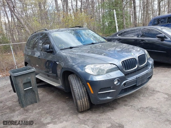 2011 BMW X5 35i with VIN 5UXZV4C56BL406632, listed as a IAAI auction lot 41981590 with 168,534 mi miles. Bid and sale history available at carsss.com. Image 1.