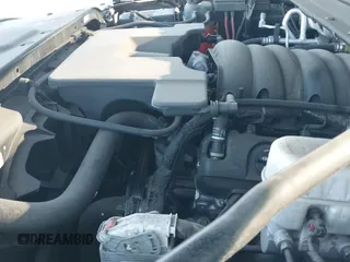 2017 GMC Yukon XL Denali z VIN 1GKS2HKJ4HR403384, wystawiony jako IAAI lot #43040356 z przebiegiem 54 527 mil mil oraz . Historia ofert i sprzedaży dostępna na DreamBid. Obrazek 19.