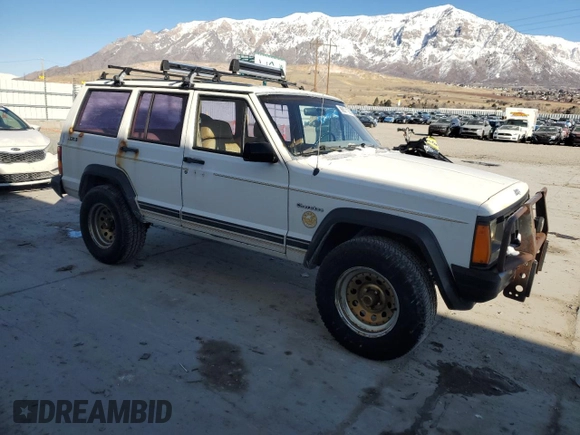 1988 Jeep Cherokee with VIN 1JCMR7813JT058390, listed as a Copart auction lot 89071925 with 2,331,297 mi miles and Clean title. Bid and sale history available at DreamBid. Image 4.