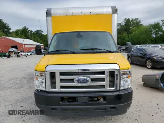 2022 Ford Econoline Cargo z VIN 1FDWE3FN6NDC11716, wystawiony jako Copart lot #57756385 z przebiegiem 89 924 mil mil oraz Tytuł czysty. Historia ofert i sprzedaży dostępna na DreamBid. Obrazek 5.