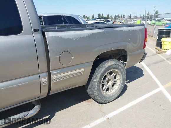 2000 Chevrolet Silverado 1500 LT with VIN 1GCEK19T2YE386163, listed as a IAAI auction lot 42229742 with 251,756 mi miles and . Bid and sale history available at DreamBid. Image 16.