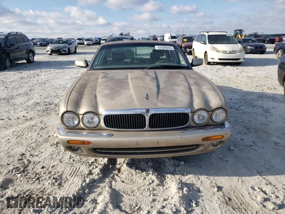 1998 Jaguar XJ with VIN SAJHX1242WC845736, listed as a Copart auction lot 82006044 with 188,785 mi miles and Salvage title. Bid and sale history available at DreamBid. Image 5.