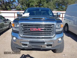 2018 GMC Sierra 2500HD SLT with VIN 1GT12TEY8JF139452, listed as a IAAI auction lot 41253932 with 202,672 mi miles. Bid and sale history available at carsss.com. Image 12.