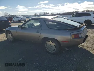 1984 Porsche 928 z VIN WP0JB0920ES860222, wystawiony jako Copart lot #44055645 z przebiegiem 166 689 mil mil oraz Nie do naprawy. Historia ofert i sprzedaży dostępna na DreamBid. Obrazek 2.