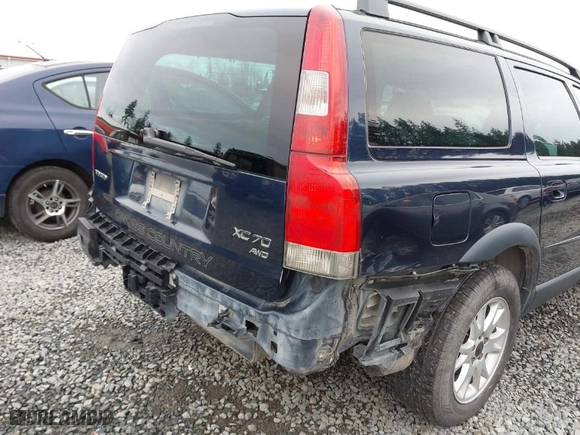 2004 Volvo V70 XC70 with VIN YV1SZ59H241153042, listed as a IAAI auction lot 41615531 with NaN miles. Bid and sale history available at carsss.com. Image 6.