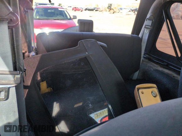 1997 Jeep Wrangler SE z VIN 1J4FY29P1VP441353, wystawiony jako Copart lot #51691545 z przebiegiem Nie podano mil oraz Szkoda całkowita • Salvage title. Historia ofert i sprzedaży dostępna na DreamBid. Obrazek 10.