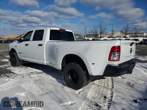 2022 Ram 3500 Tradesman with VIN 3C63RRGL5NG140014, listed as a Copart auction lot 44039065 with 102,143 mi miles and Clean Title. Bid and sale history available at carsss.com. Image 2.