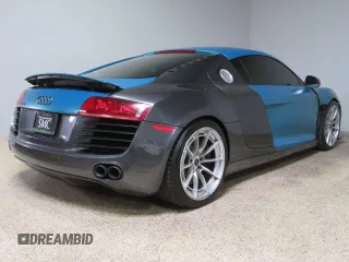 2011 Audi R8 z VIN WUAAUAFGXBN001538, wystawiony jako Copart lot #72457134 z przebiegiem 66 599 mil mil oraz Szkoda całkowita • Salvage title. Historia ofert i sprzedaży dostępna na DreamBid. Obrazek 3.