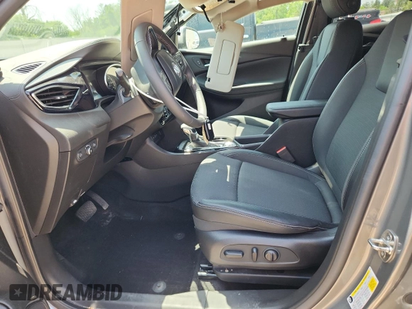 2023 Buick Encore GX Select с VIN KL4MMESLXPB019495, выставлен на аукционе Copart как лот 59627375 с пробегом 7 906 миль миль и Списание • Salvage title. История ставок и продаж доступна на DreamBid. Изображение 7.