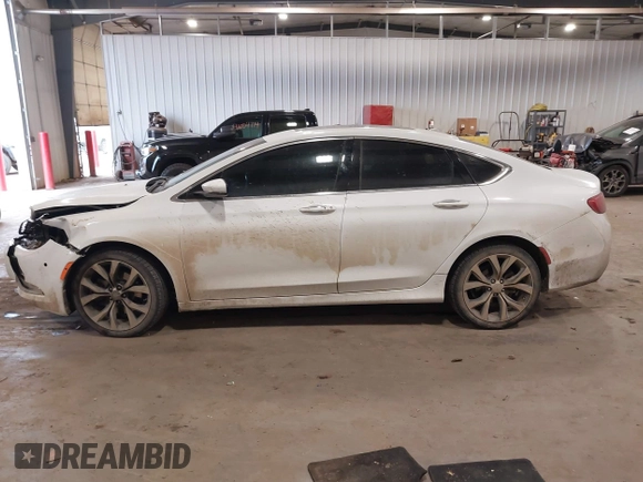 2015 Chrysler 200 C z VIN 1C3CCCEG7FN601806, wystawiony jako IAAI lot #41044329 z przebiegiem 175 728 mil mil oraz . Historia ofert i sprzedaży dostępna na DreamBid. Obrazek 14.