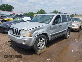2005 Jeep Grand Cherokee Laredo z VIN 1J4GR48K35C515589, wystawiony jako IAAI lot #42452874 z przebiegiem 253 743 mil mil oraz . Historia ofert i sprzedaży dostępna na DreamBid. Obrazek 2.