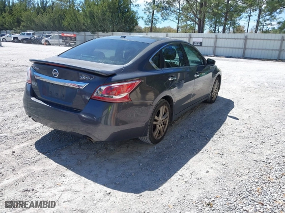 2013 Nissan Altima 3.5 SL with VIN 1N4BL3AP0DC138418, listed as a IAAI auction lot 41821231 with 206,103 mi miles. Bid and sale history available at carsss.com. Image 4.