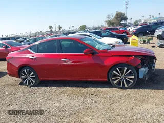 2019 Nissan Altima 2.5 Platinum with VIN 1N4BL4FV7KC117575, listed as a IAAI auction lot 41573528 with 71,665 mi miles. Bid and sale history available at carsss.com. Image 13.