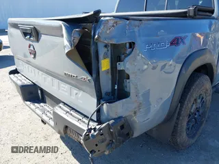 2022 Nissan Frontier SV z VIN 1N6ED1EKXNN659026, wystawiony jako IAAI lot #42050476 z przebiegiem 26 183 mil mil oraz . Historia ofert i sprzedaży dostępna na DreamBid. Obrazek 21.