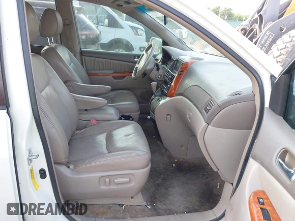 2009 Toyota Sienna XLE with VIN 5TDZK22C19S227678, listed as a IAAI auction lot 42074502 with 173,718 mi miles. Bid and sale history available at carsss.com. Image 5.