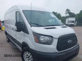 2019 Ford Transit z VIN 1FTYE2CMXKKB67987, wystawiony jako IAAI lot #42314124 z przebiegiem 46 021 mil mil oraz . Historia ofert i sprzedaży dostępna na DreamBid. Obrazek 1.