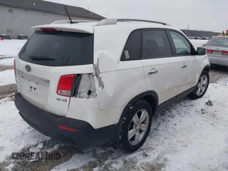 2013 Kia Sorento EX with VIN 5XYKU3A20DG325830, listed as a IAAI auction lot 41350790 with 98,093 mi miles and . Bid and sale history available at carsss.com. Image 4.