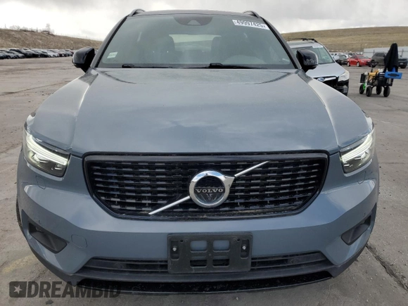 2022 Volvo XC40 R-Design with VIN YV4162UM3N2647089, listed as a Copart auction lot 49997425 with 39,879 mi miles and Salvage title. Bid and sale history available at DreamBid. Image 5.