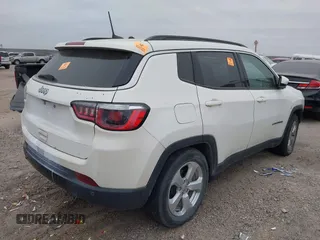 2019 Jeep Compass Latitude z VIN 3C4NJCBBXKT802046, wystawiony jako IAAI lot #41359411 z przebiegiem 82 747 mil mil oraz . Historia ofert i sprzedaży dostępna na DreamBid. Obrazek 4.