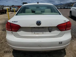 2014 Volkswagen Passat Wolfsburg Edition z VIN 1VWAT7A33EC022610, wystawiony jako Copart lot #51135715 z przebiegiem 94 537 mil mil oraz Czysty tytuł • Clean title. Historia ofert i sprzedaży dostępna na DreamBid. Obrazek 6.