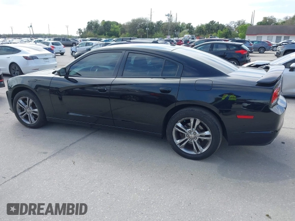 2013 Dodge Charger SXT z VIN 2C3CDXJG2DH528683, wystawiony jako IAAI lot #41644348 z przebiegiem 124 157 mil mil oraz . Historia ofert i sprzedaży dostępna na DreamBid. Obrazek 3.