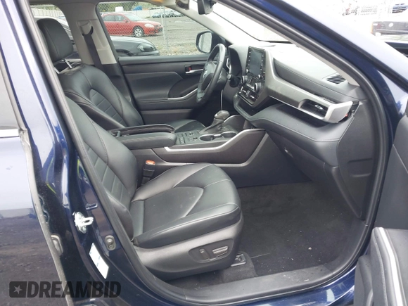 2022 Toyota Highlander XLE with VIN 5TDGZRBH6NS591080, listed as a IAAI auction lot 42271952 with 36,895 mi miles and . Bid and sale history available at DreamBid. Image 5.