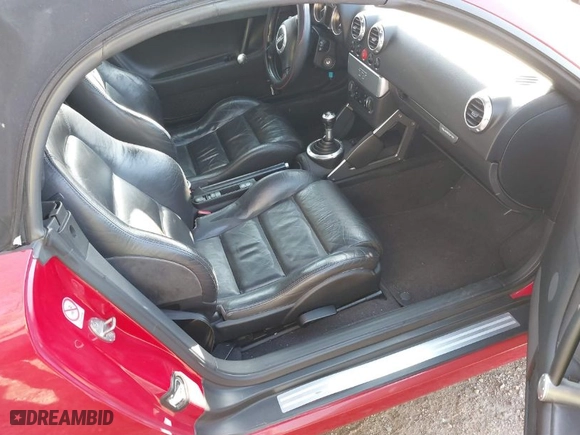 2001 Audi TT with VIN TRUUT28N811006697, listed as a IAAI auction lot 41770440 with 62,628 mi miles. Bid and sale history available at carsss.com. Image 5.