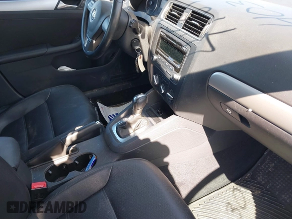 2013 Volkswagen Jetta SE with VIN 3VWDP7AJXDM427960, listed as a IAAI auction lot 41814030 with 105,287 mi miles and . Bid and sale history available at DreamBid. Image 5.