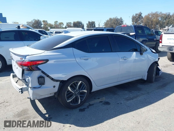 2024 Nissan Versa SR z VIN 3N1CN8FV4RL924718, wystawiony jako IAAI lot #41838456 z przebiegiem 3 698 mil mil oraz . Historia ofert i sprzedaży dostępna na DreamBid. Obrazek 13.