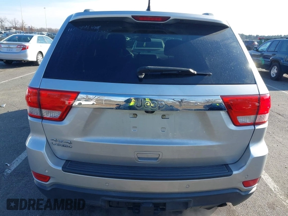 2011 Jeep Grand Cherokee Laredo z VIN 1J4RR4GG2BC511289, wystawiony jako IAAI lot #41240075 z przebiegiem 88 140 mil mil oraz . Historia ofert i sprzedaży dostępna na DreamBid. Obrazek 16.