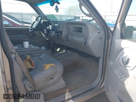2000 Chevrolet Silverado 3500 z VIN 1GCHK33J0YF437640, wystawiony jako IAAI lot #41796214 z przebiegiem 139 411 mil mil oraz . Historia ofert i sprzedaży dostępna na DreamBid. Obrazek 5.