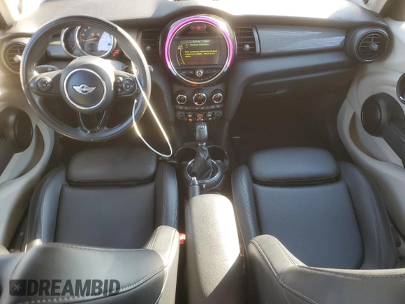 2016 MINI Hardtop 4 Door с VIN WMWXU1C51G2E16685, выставлен на аукционе Copart как лот 63425225 с пробегом 117 597 миль миль и Списание • Salvage title. История ставок и продаж доступна на DreamBid. Изображение 8.