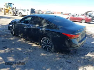 2019 Nissan Altima 2.5 SL with VIN 1N4BL4EV8KC255630, listed as a IAAI auction lot 41394649 with 111,728 mi miles. Bid and sale history available at carsss.com. Image 3.