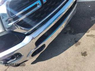 2022 Ram 1500 Big Horn z VIN 1C6RRFFG3NN179043, wystawiony jako IAAI lot #42566379 z przebiegiem 90 922 mil mil oraz . Historia ofert i sprzedaży dostępna na DreamBid. Obrazek 3.