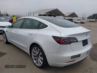 2020 Tesla Model 3 Standard Range Plus z VIN 5YJ3E1EAXLF806438, wystawiony jako IAAI lot #42104964 z przebiegiem 89 065 mil mil oraz . Historia ofert i sprzedaży dostępna na DreamBid. Obrazek 3.