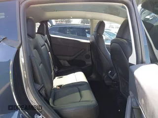 2024 Tesla Model Y z VIN 7SAYGDED4RF115252, wystawiony jako IAAI lot #42302658 z przebiegiem 7 365 mil mil oraz . Historia ofert i sprzedaży dostępna na DreamBid. Obrazek 8.