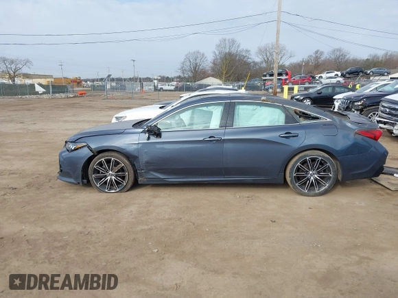 2019 Toyota Avalon XLE z VIN 4T1BZ1FB3KU024135, wystawiony jako IAAI lot #41887321 z przebiegiem 80 547 mil mil oraz . Historia ofert i sprzedaży dostępna na DreamBid. Obrazek 14.