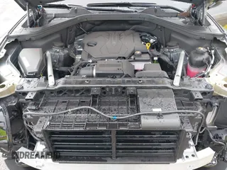 2025 Genesis GV80 Standard z VIN KMUHFESB7SU241172, wystawiony jako IAAI lot #42208893 z przebiegiem 7748 mil mil oraz . Historia ofert i sprzedaży dostępna na DreamBid. Obrazek 10.