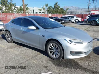 2017 Tesla Model S 60 z VIN 5YJSA1E12HF195741, wystawiony jako IAAI lot #41861327 z przebiegiem 172 011 mil mil oraz . Historia ofert i sprzedaży dostępna na DreamBid. Obrazek 1.