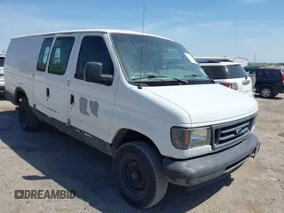 2006 Ford Econoline Cargo Commercial z VIN 1FTNS24L56DA10931, wystawiony jako IAAI lot #42222053 z przebiegiem 137 505 mil mil oraz . Historia ofert i sprzedaży dostępna na DreamBid. Obrazek 1.