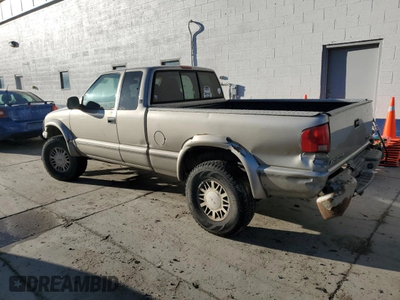 1998 GMC Sonoma SLS w/1SJ Pkg with VIN 1GTCT19W8W8532706, listed as a Copart auction lot 86663874 with 185,800 mi miles and Salvage Title. Bid and sale history available at carsss.com. Image 2.